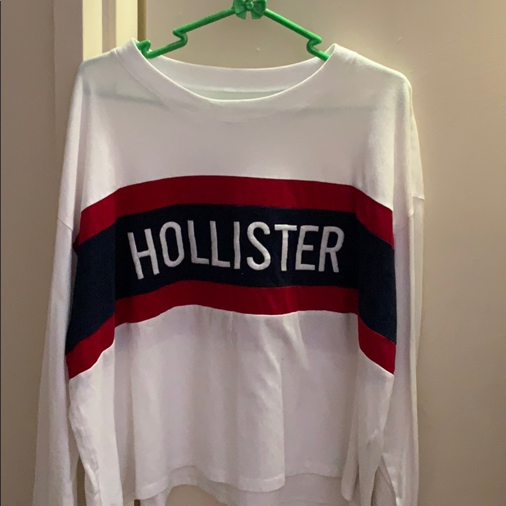 Colorblock logo graphic tee.